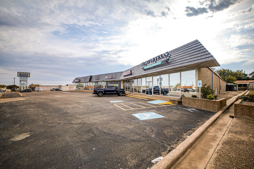 More Photos Of 500 Lake Air Dr, Waco Unknown For Lease