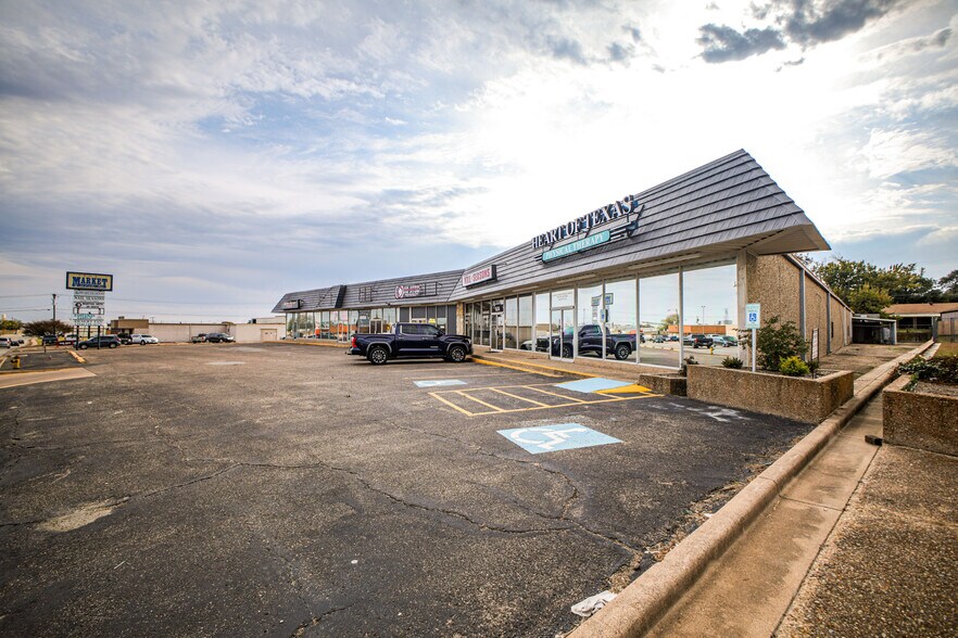 More Photos Of 500 Lake Air Dr, Waco Unknown For Lease