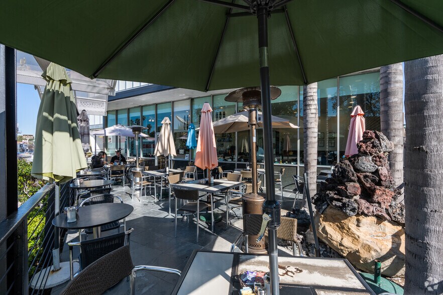 More Photos Of 18345 Ventura Blvd, Tarzana Office For Lease