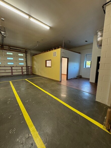 More Photos Of 8 Maple Dr, Monroe Warehouse For Lease