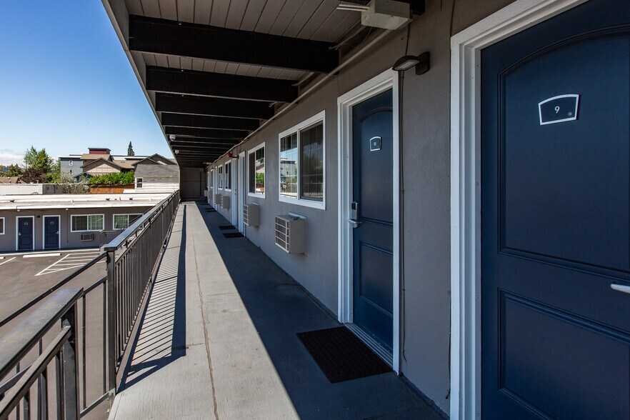 More Photos Of 1152 Main St, Springfield Hotel For Sale
