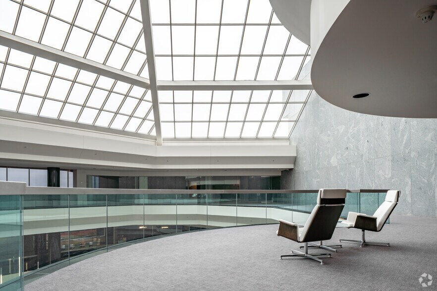 More Photos Of 2600 W Big Beaver Rd, Troy Office For Lease