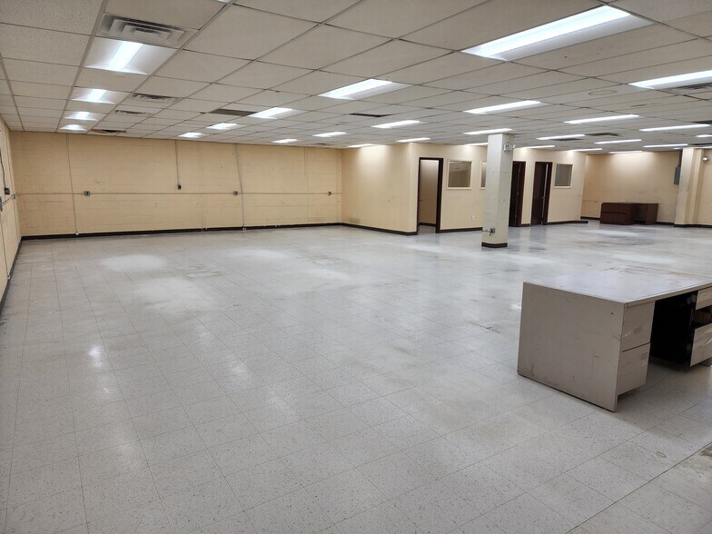 More Photos Of 10739-10741 Tucker St, Beltsville Warehouse For Lease