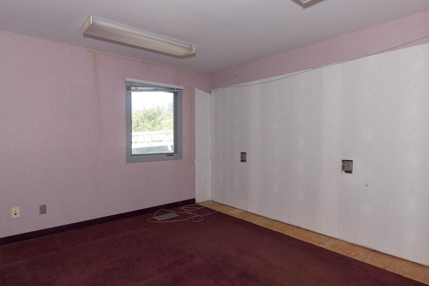 More Photos Of 1906 Warm Springs Rd, Columbus Medical For Sale