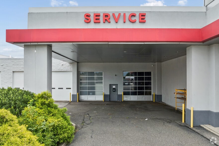 More Photos Of 538 Route 38 E, Maple Shade Township Auto Dealership For Lease