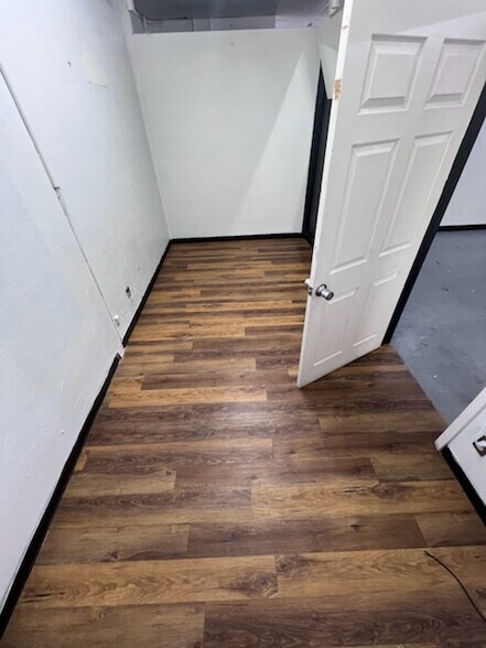 More Photos Of 1733-1737 E McDowell Rd, Phoenix General Retail For Lease