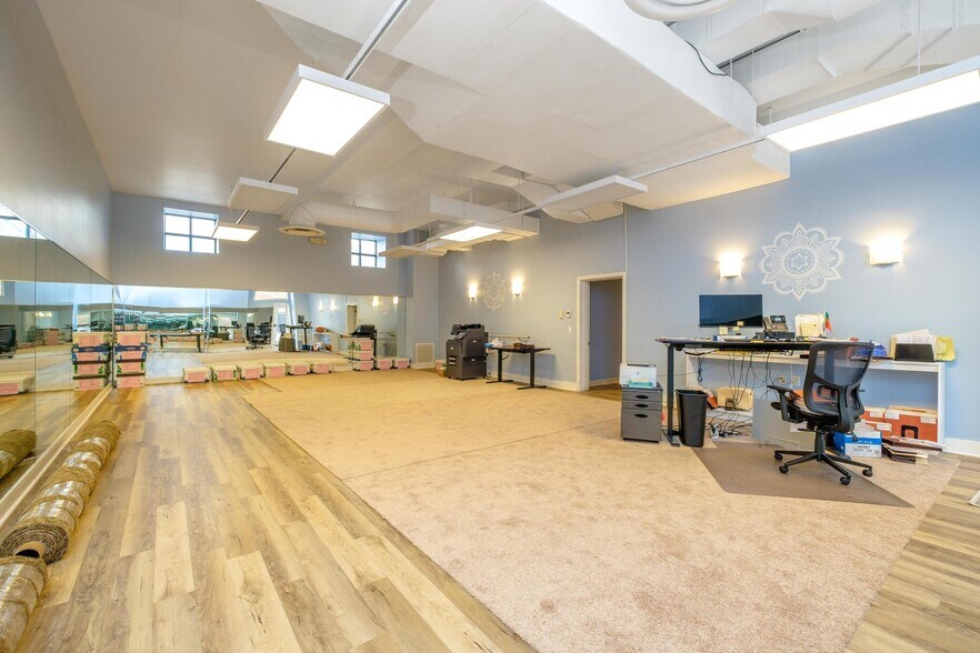 More Photos Of 90 N Main St, Harrisonburg Office For Sale