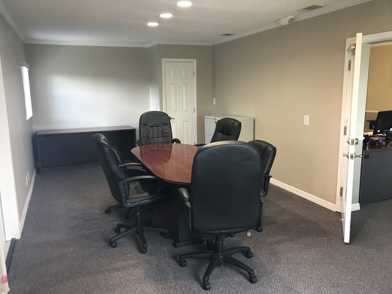 More Photos Of 1334 S Semoran Blvd, Orlando Office For Lease
