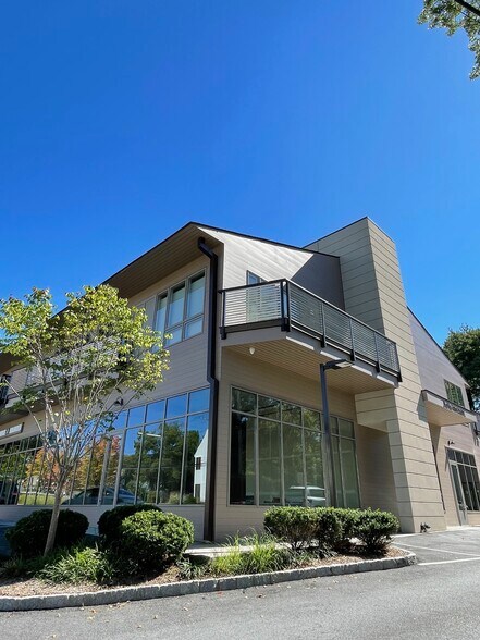 More Photos Of 1166 E Putnam Ave, Riverside Storefront Retail Office For Lease