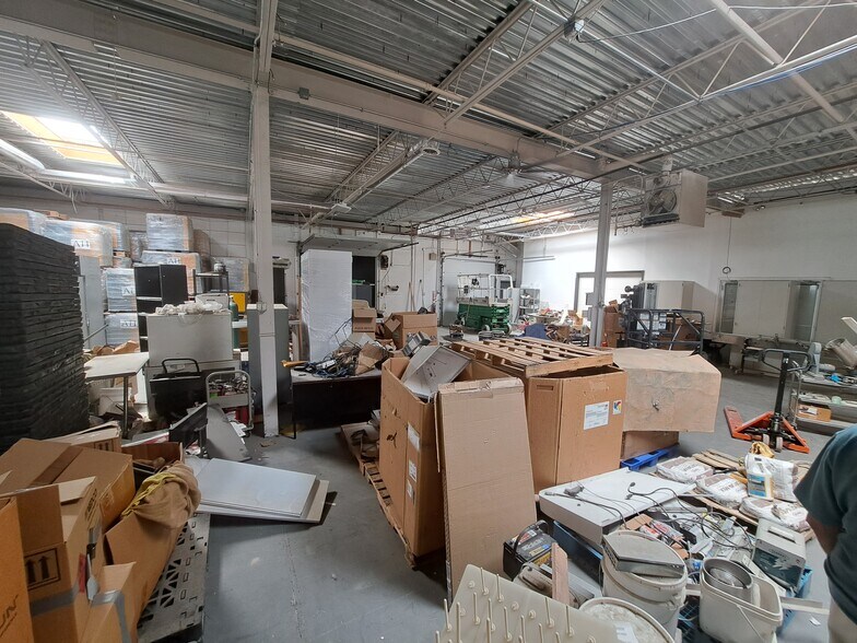More Photos Of 625 Factory Rd, Addison Warehouse For Sale