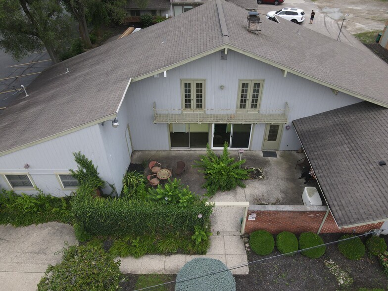 More Photos Of 1059 N Market St, Troy Medical For Sale