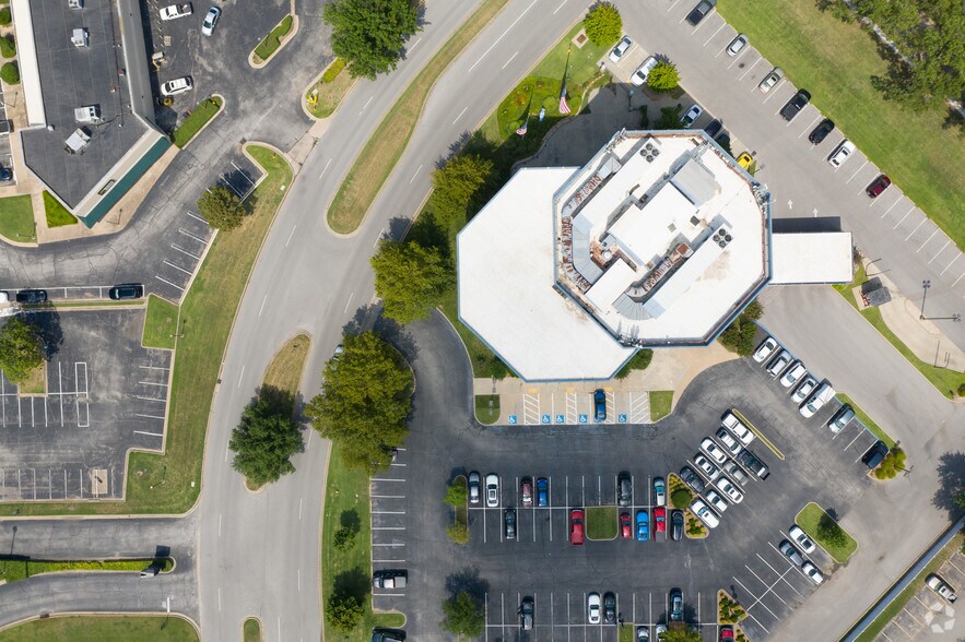 More Photos Of 2250 E 73rd St, Tulsa Office For Lease