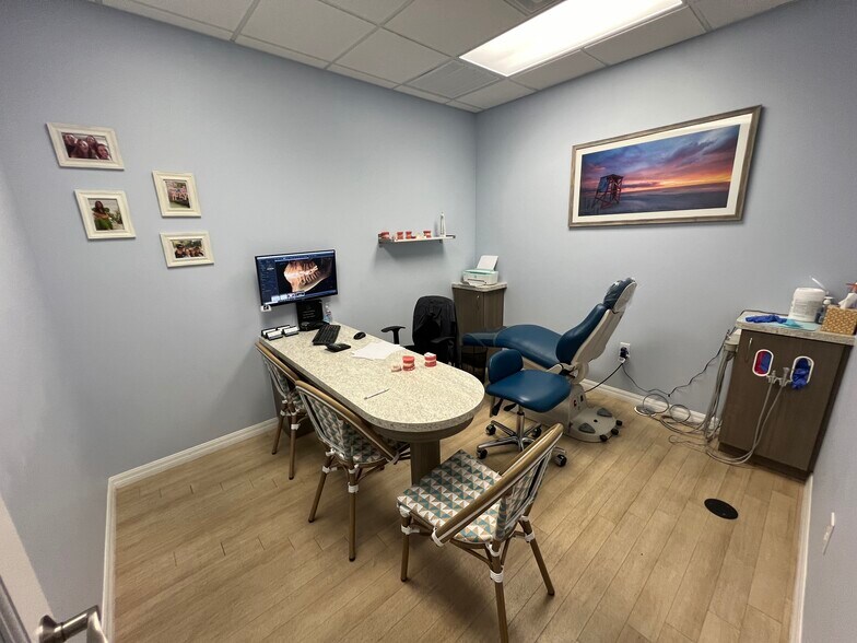 More Photos Of 13135 Kings Lake Dr, Gibsonton Medical For Lease