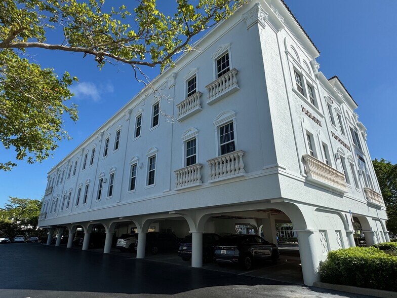 More Photos Of 130 9th St N, Naples Medical For Lease