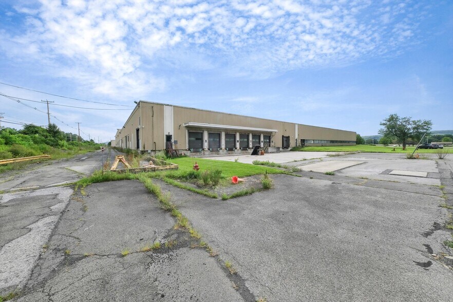 More Photos Of 1700 Enterprise Dr, Kingston Warehouse For Sale