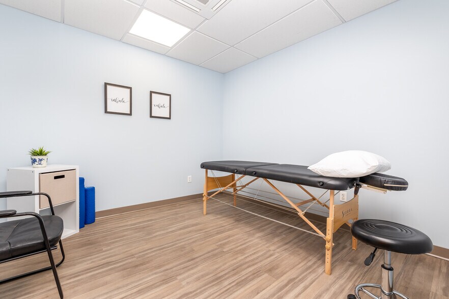 More Photos Of 18 Cedar St, Newington Storefront Retail Office For Lease