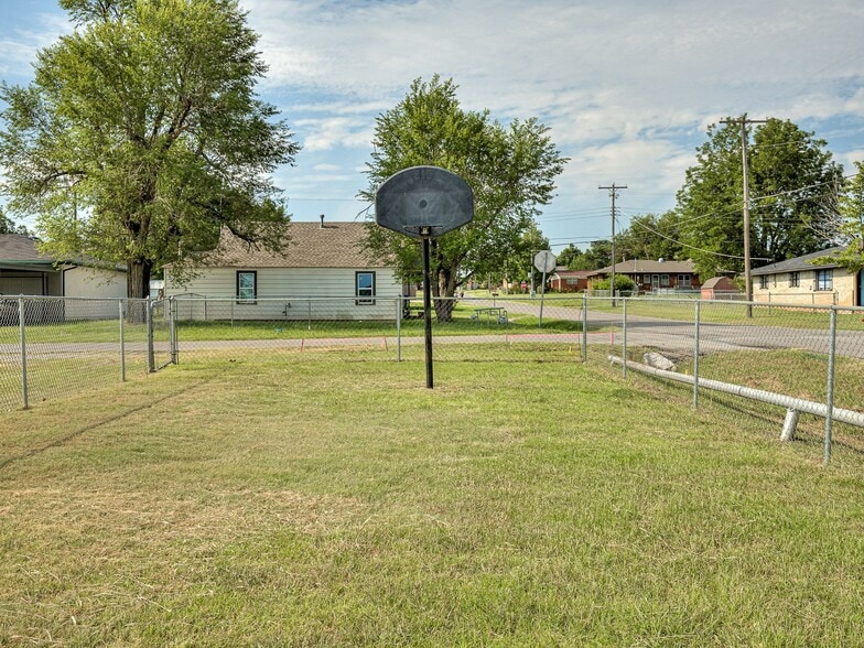 More Photos Of 1419 W London St, El Reno Religious Facility For Sale