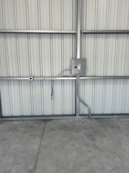 More Photos Of 2750 N Tamiami Trl, North Fort Myers Light Manufacturing For Lease