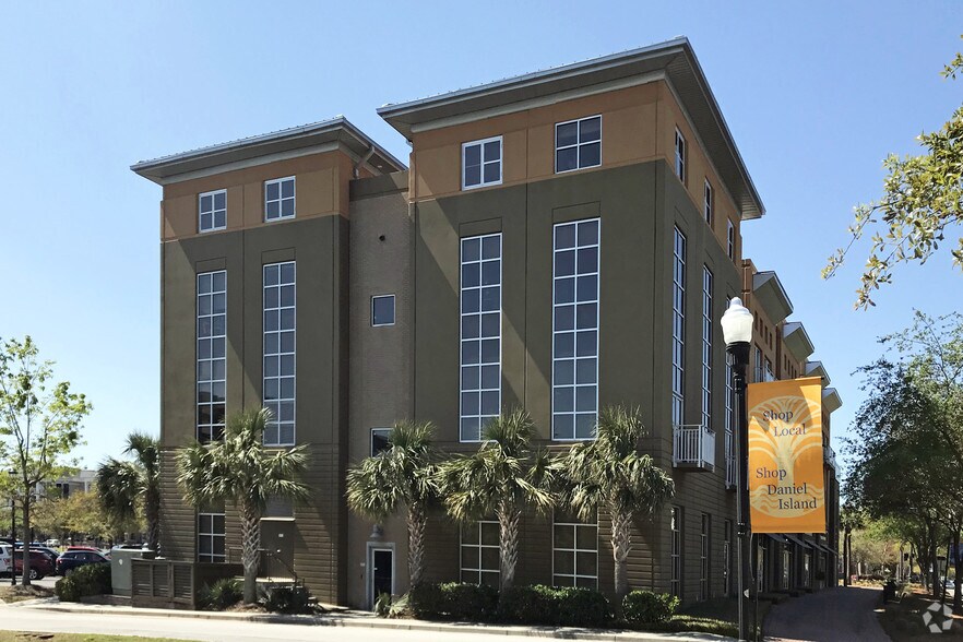 More Photos Of 225 Seven Farms Dr, Daniel Island Office Residential For Lease