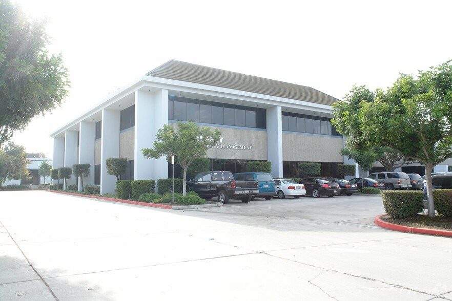 More Photos Of 1320 Flynn Rd, Camarillo Flex For Lease