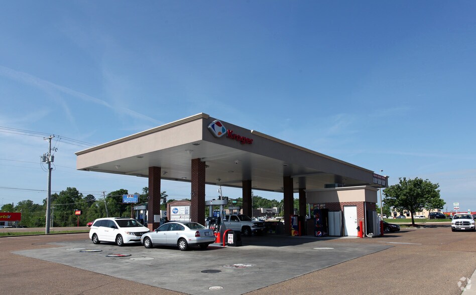 More Photos Of 109-129 Highway 80 E, Clinton Unknown For Lease