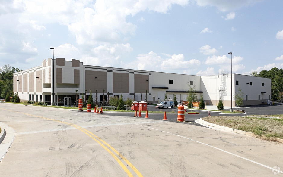 More Photos Of 4400 N Commerce Dr, Atlanta Warehouse For Sale