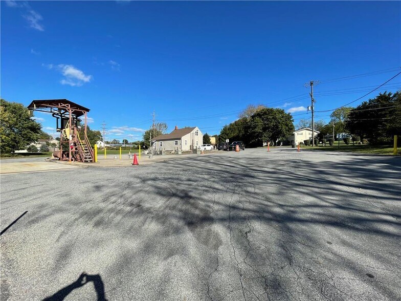 More Photos Of 190 Industrial Dr N, Easton Warehouse For Lease