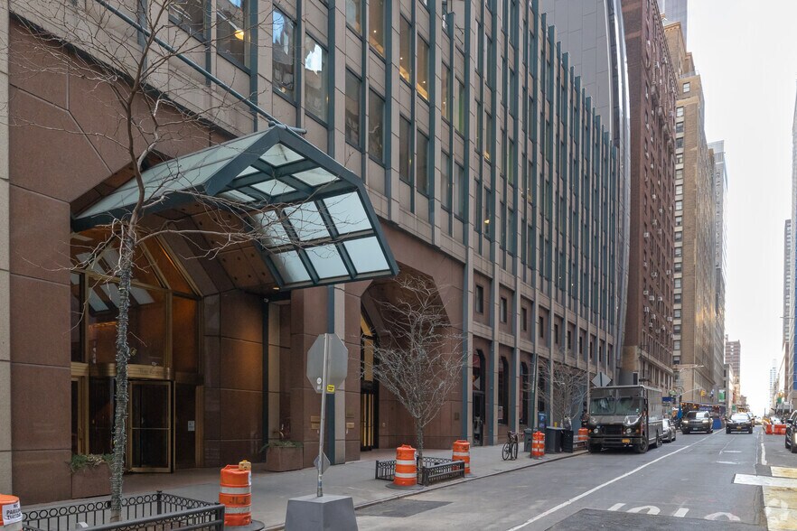 More Photos Of 156 W 56th St, New York Office Residential For Lease