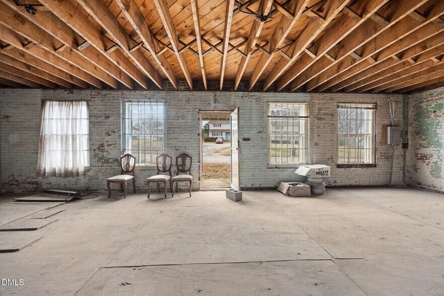 More Photos Of 1300 College St, Oxford Flex For Sale