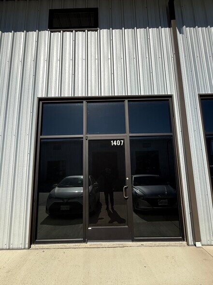 More Photos Of 13013 Harmon Rd, Fort Worth Service For Lease