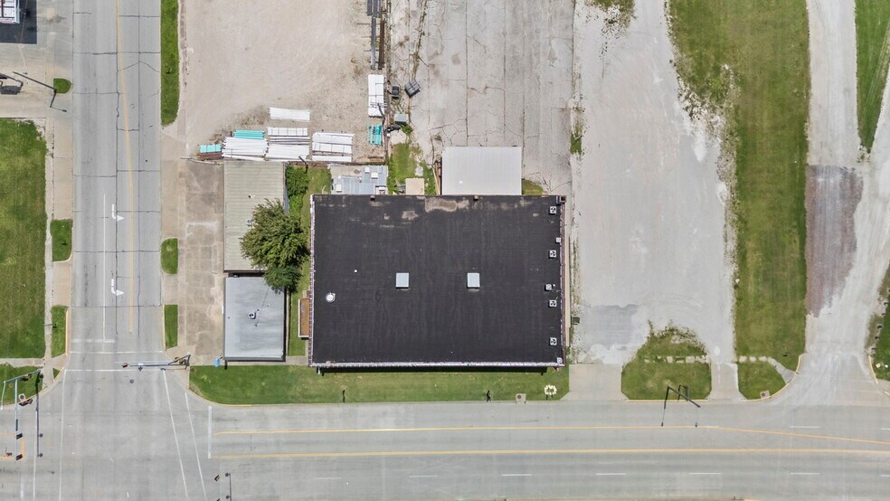 More Photos Of 415 W Madison Ave, Iola Restaurant For Sale