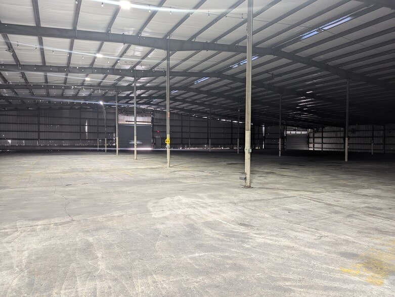 More Photos Of 91 S College St, Statesboro Warehouse For Sale