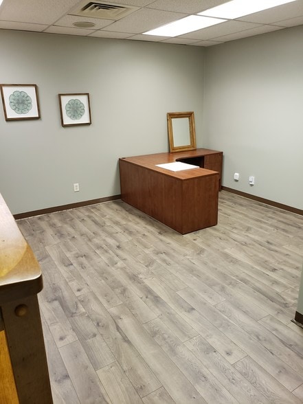 More Photos Of 5501-5525 Foxridge Dr, Mission Medical For Lease