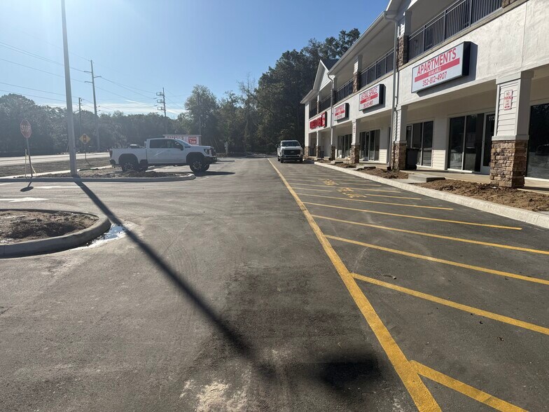 More Photos Of 1124 Teague Trail, Lady Lake General Retail For Lease