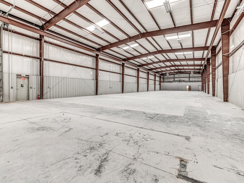 More Photos Of 4900 S Rockwell St, Oklahoma City Warehouse For Lease