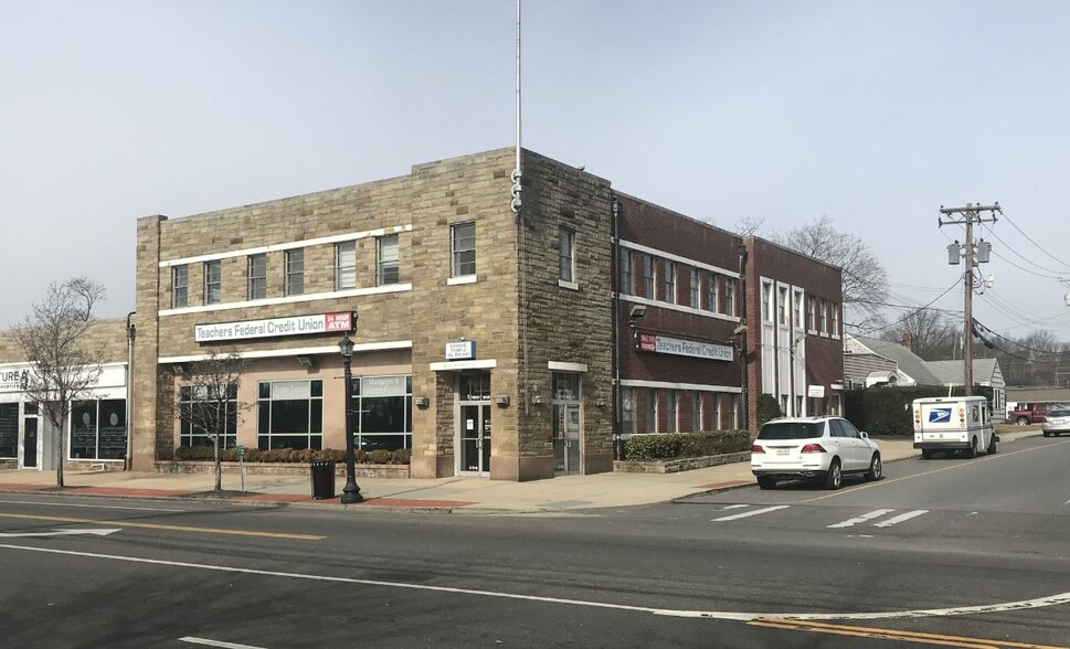 Primary Photo Of 1 W Main St, Smithtown Storefront Retail Office For Lease