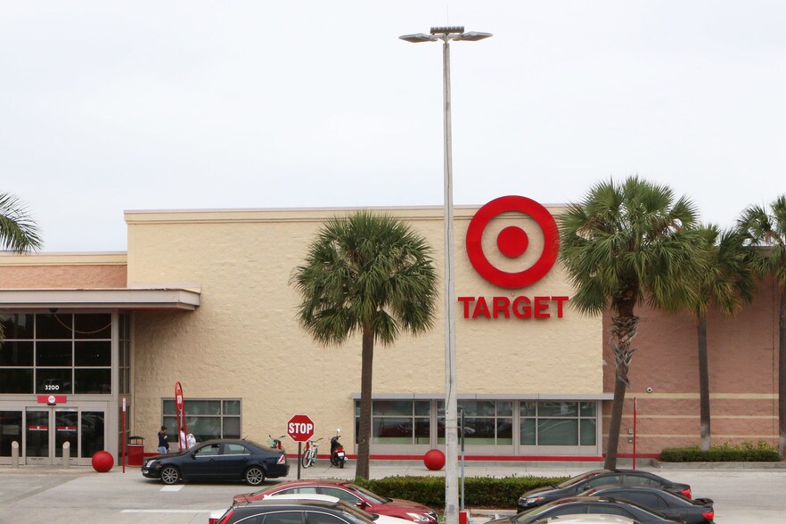 More Photos Of 3200-3400 N Federal Hwy, Fort Lauderdale Unknown For Lease