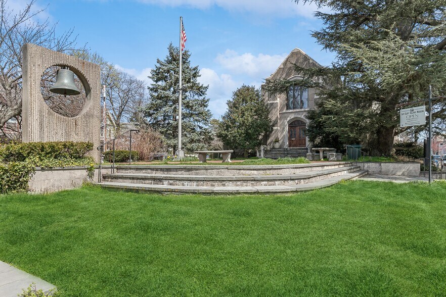 More Photos Of 303 Sea Cliff Ave, Sea Cliff Restaurant For Lease