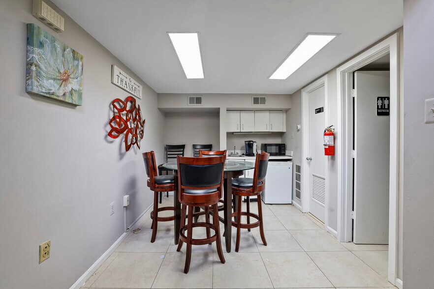 More Photos Of 729 8th St SE, Washington General Retail For Sale