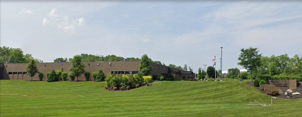 More Photos Of 230 Industrial Dr, Franklin Manufacturing For Sale