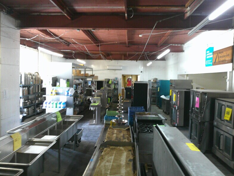 More Photos Of 1319 N Gordon St, Alvin Warehouse For Sale