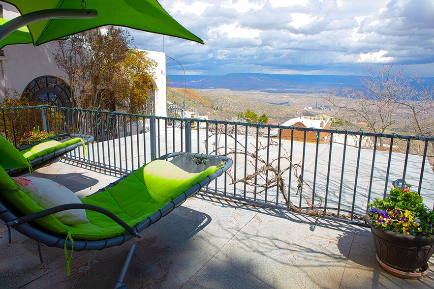 More Photos Of 100 Hill St, Jerome Hospitality For Sale