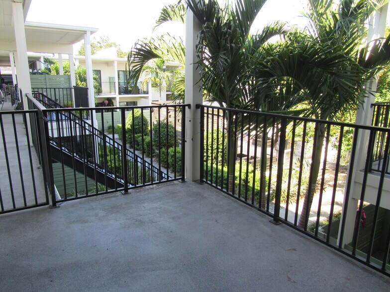 More Photos Of 115 S Lois Ave, Tampa Multifamily For Sale