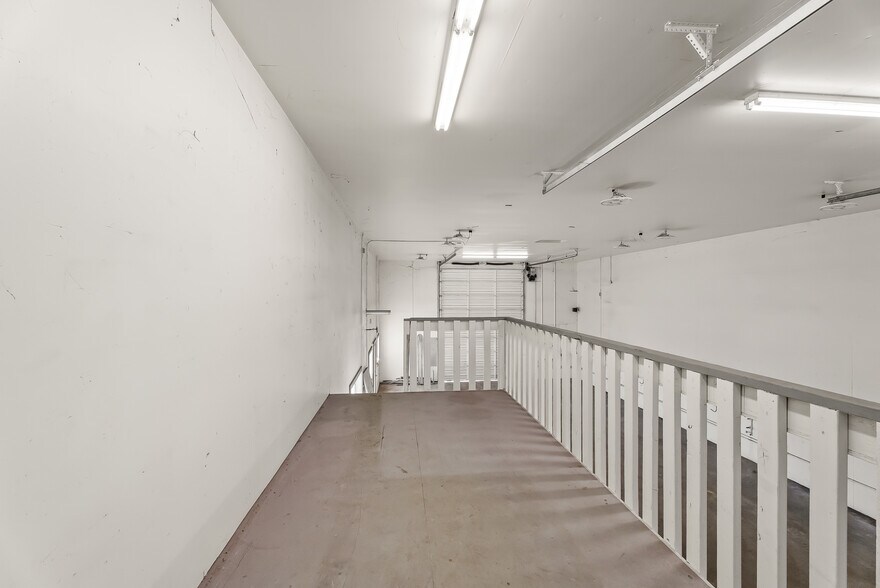 More Photos Of 180 Weyerhaeuser Dr N, Roseburg Warehouse For Sale