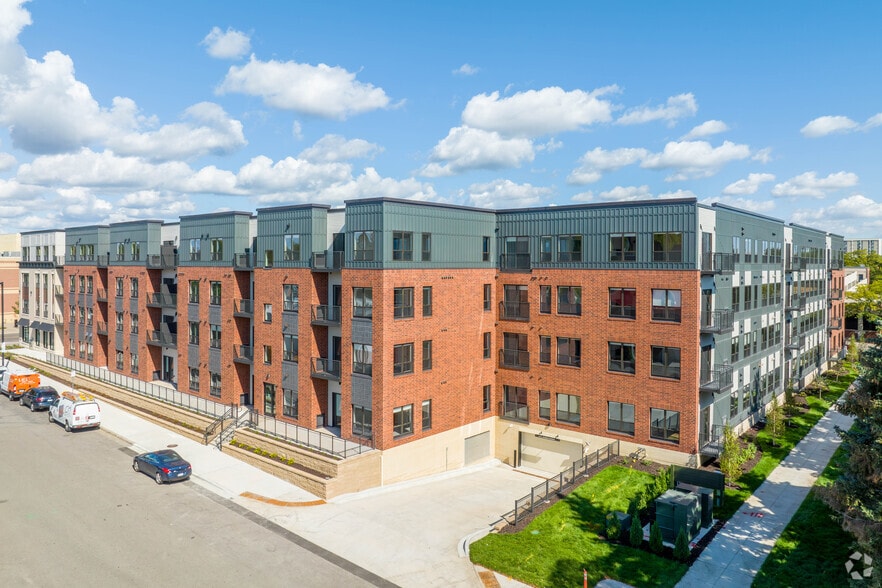 More Photos Of 1118 Mainstreet, Hopkins Apartments For Lease
