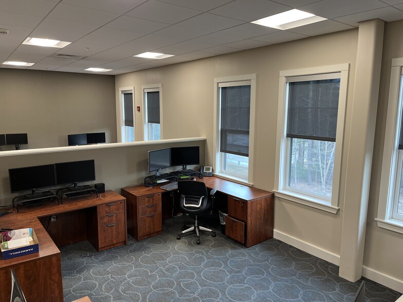 More Photos Of 300 Constitution Ave, Portsmouth Research And Development For Lease