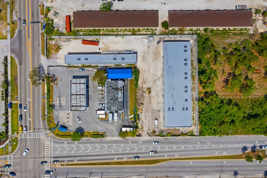 More Photos Of 11045 SW 216th St, Miami Freestanding For Lease