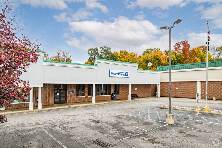 More Photos Of 455 State Rt 23, Wantage Supermarket For Lease