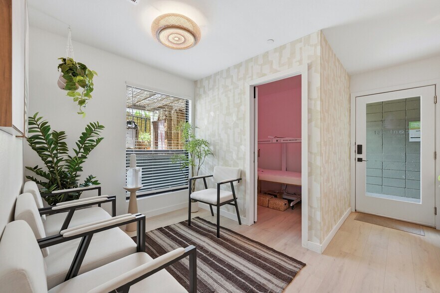 More Photos Of 1915 E Martin Luther King Jr Blvd, Austin Apartments For Sale