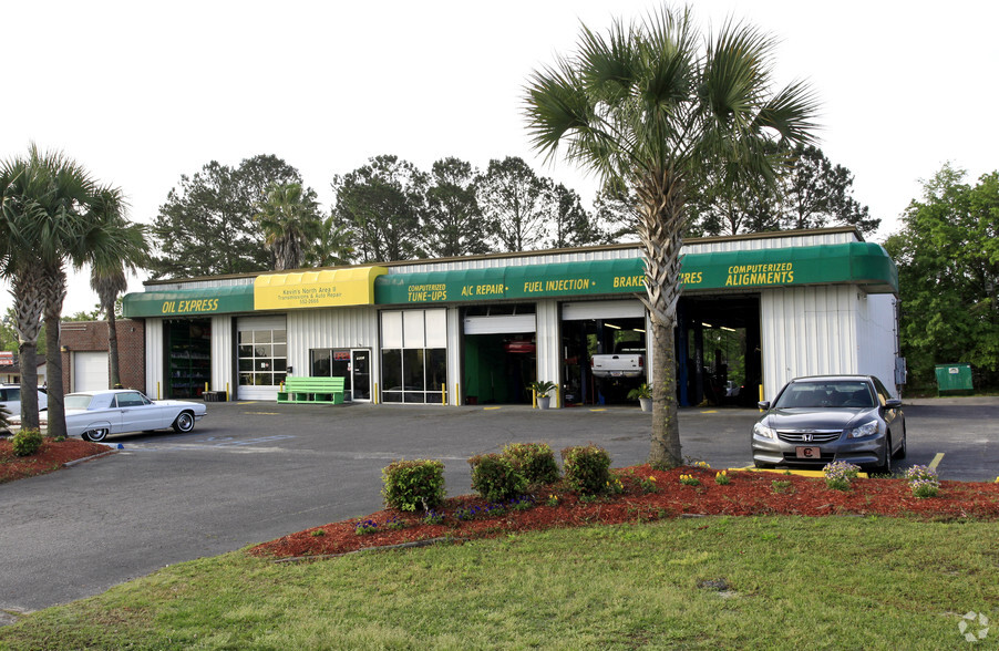 Primary Photo Of 7647 Dorchester Rd, North Charleston Auto Repair For Lease